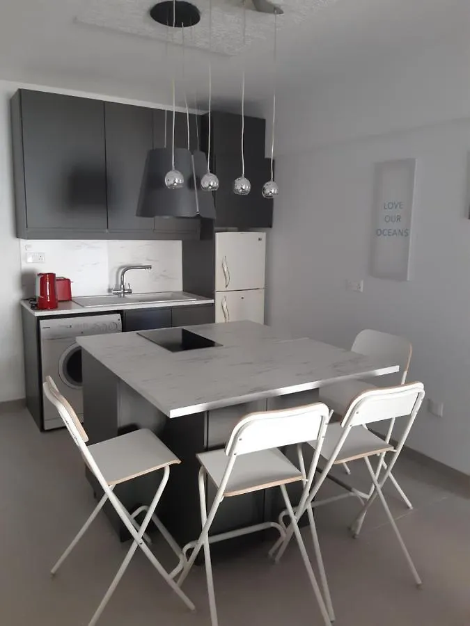 Beautiful Apartment Near Beach In Larnaca Scala Chypre